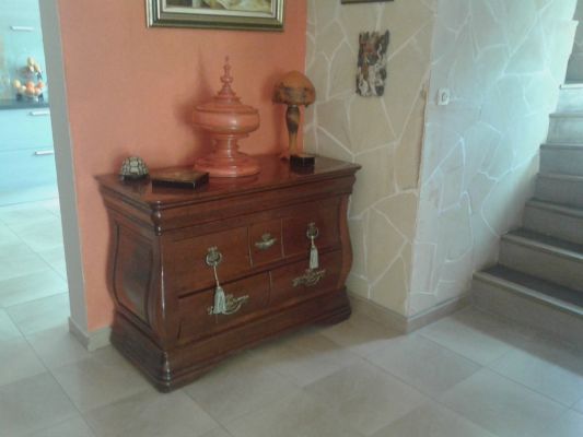 Commode en merisier relookée en gris à Istres